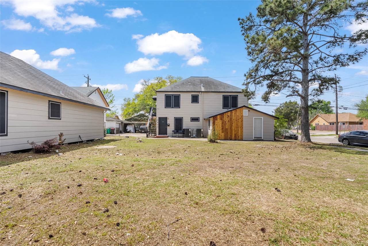 2633 Main Street - Photo 1