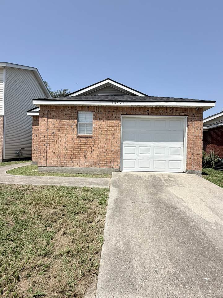 15527 Martineau Street - Photo 1
