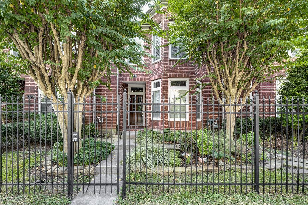 2915 Dallas Street - Photo 1