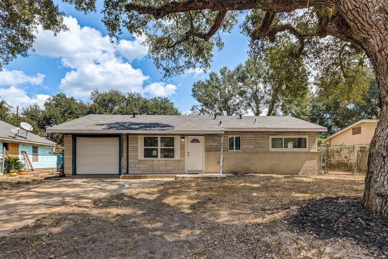 200 Pine Street - Photo 1