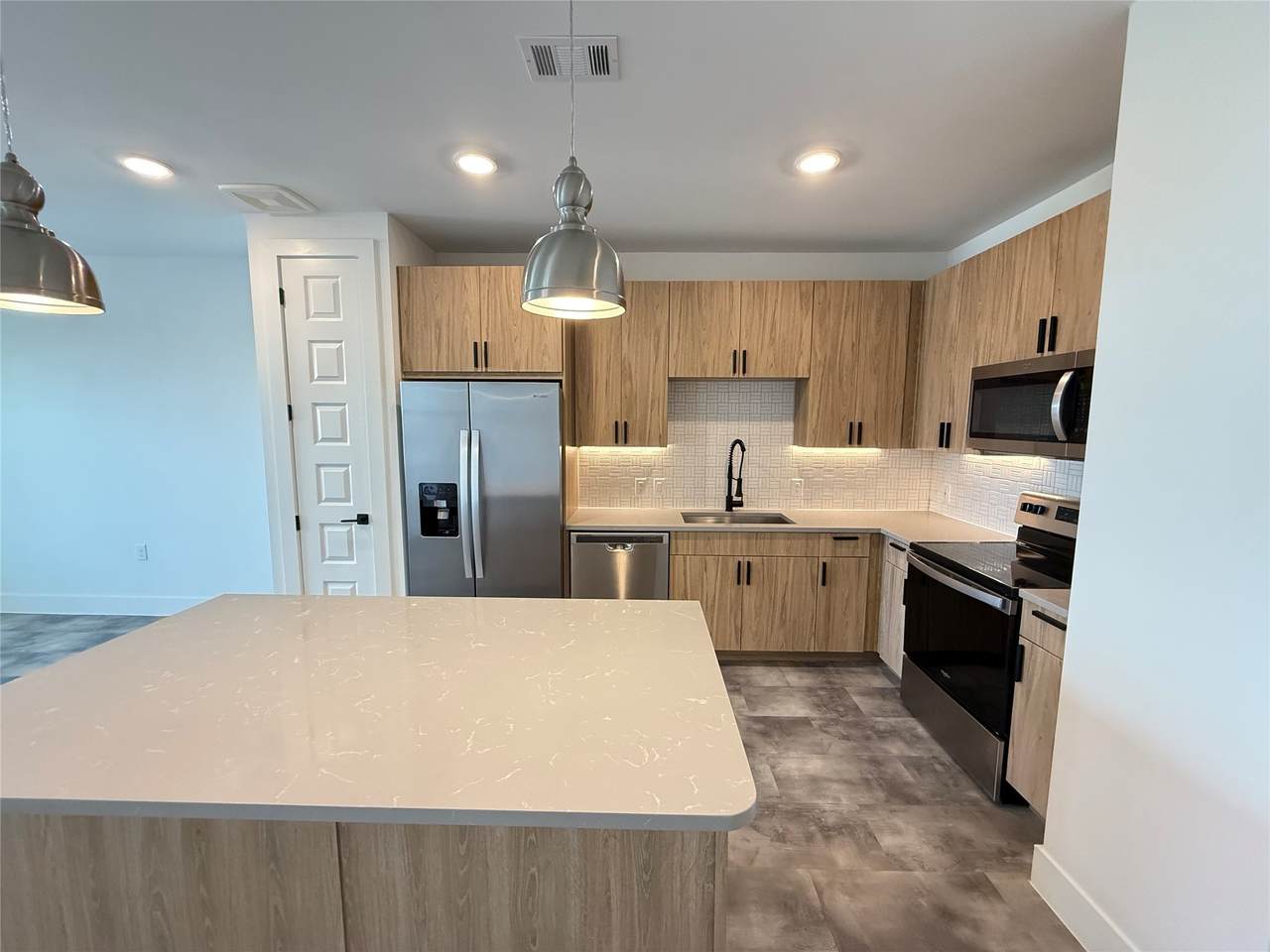 2520 Washington Ave - Photo 1