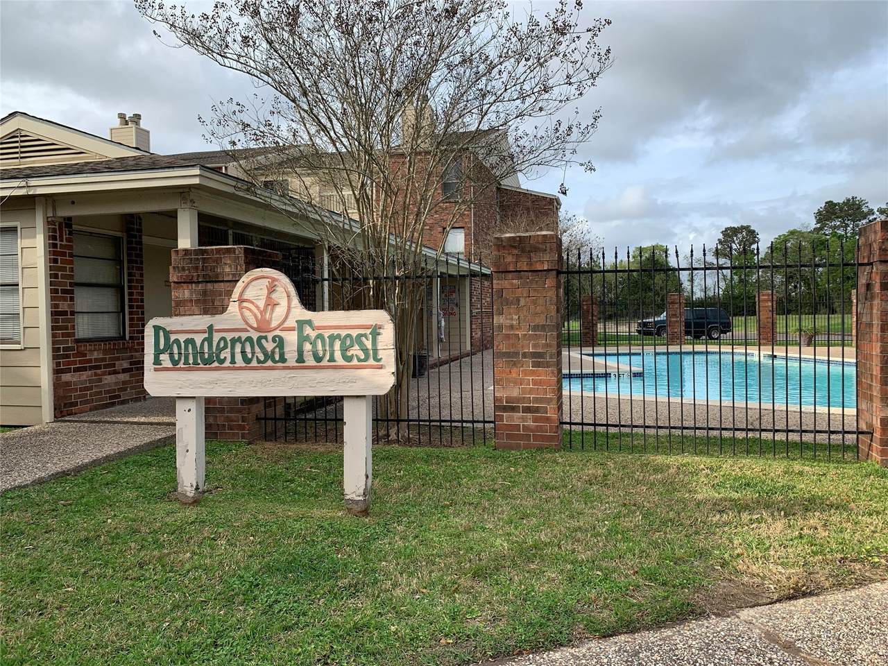 2501 Gulf Freeway - Photo 1