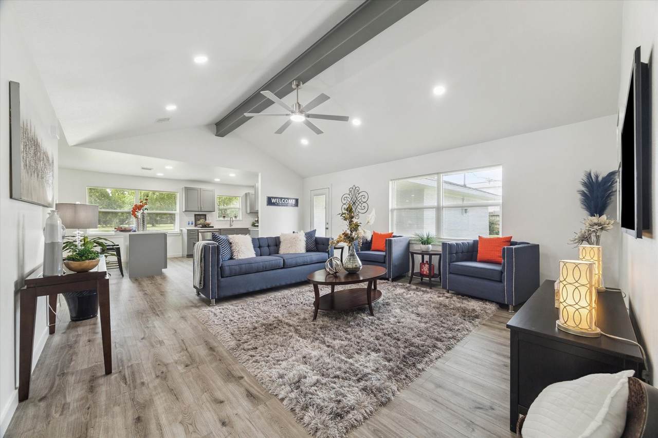 803 Hackberry Street - Photo 1