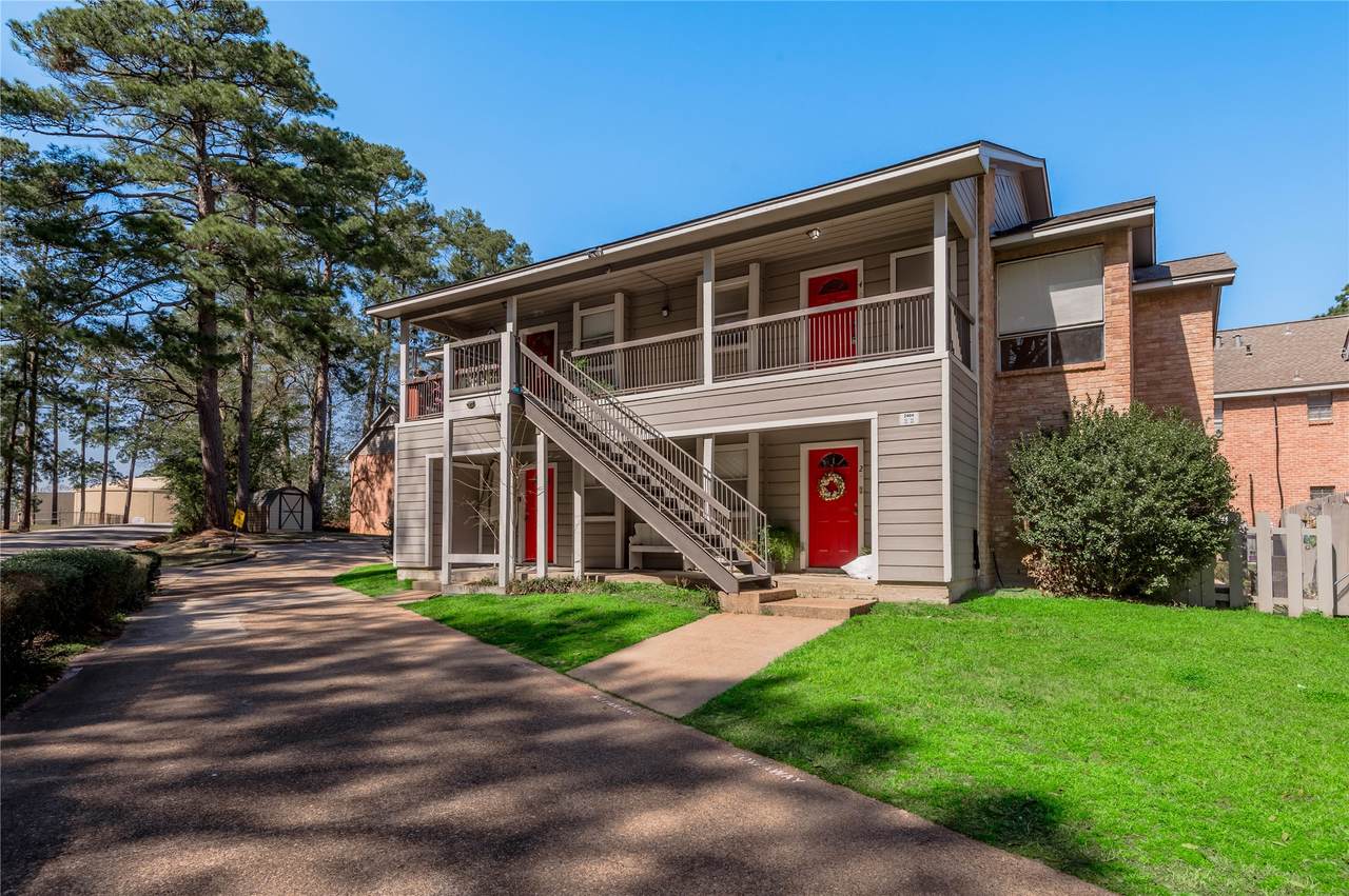 2404 Sycamore Avenue - Photo 1
