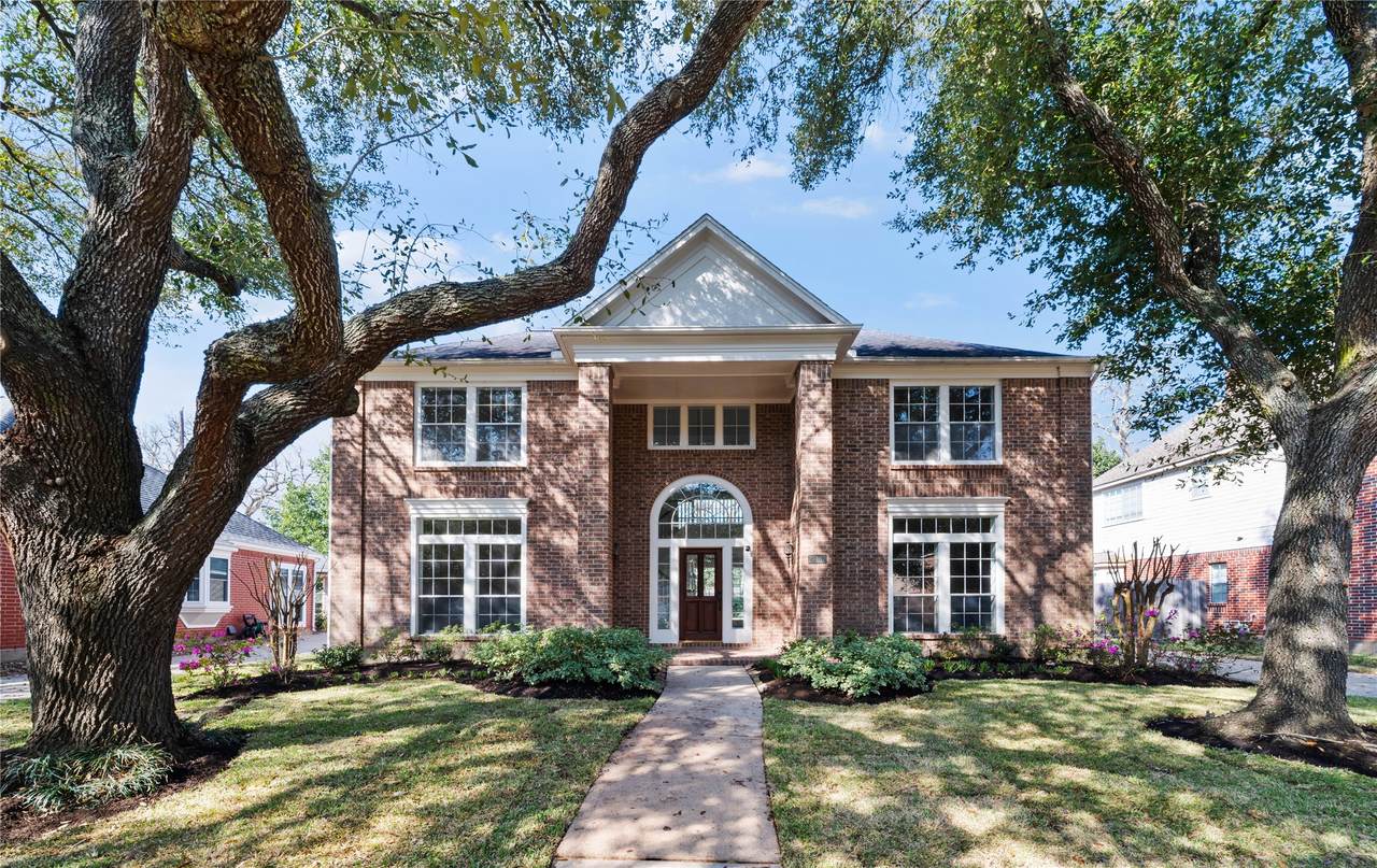 2106 Westshore Drive - Photo 1