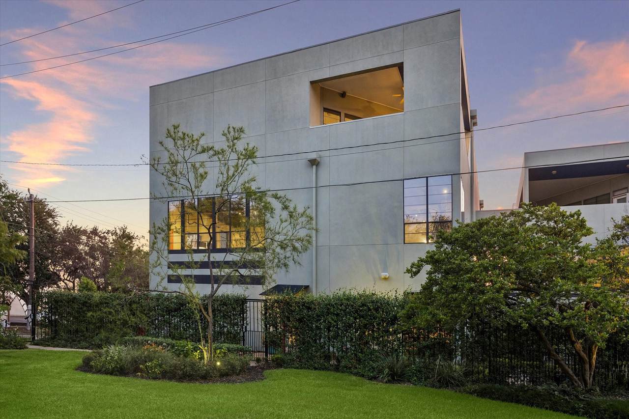 2608 Montrose Boulevard - Photo 1