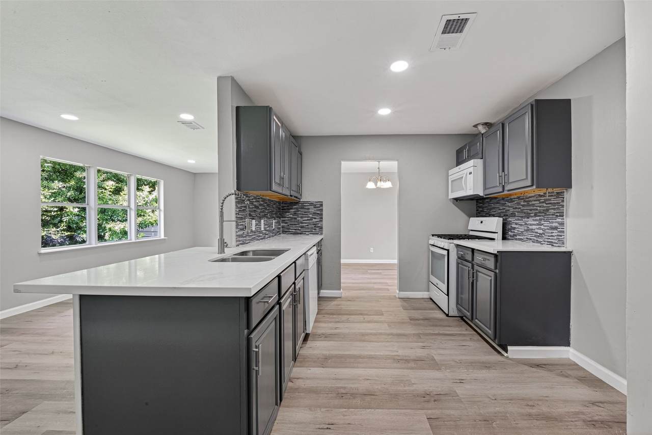 701 Oriole Lane - Photo 1