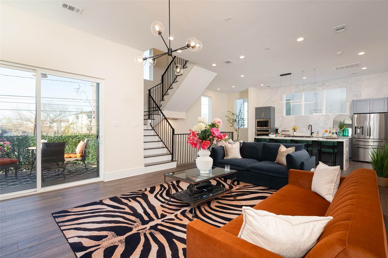 915 Thompson Street - Photo 1