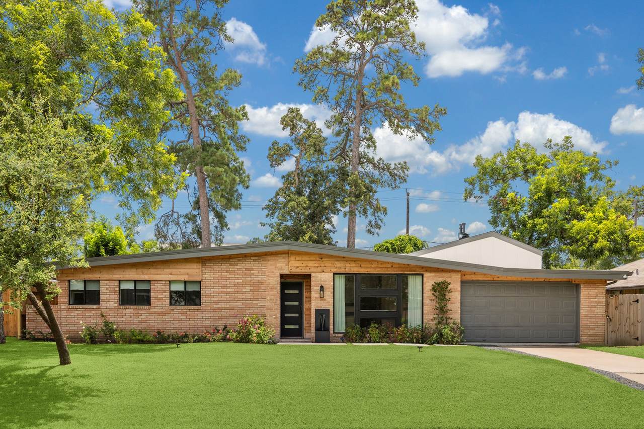 10159 Brinwood Drive - Photo 1