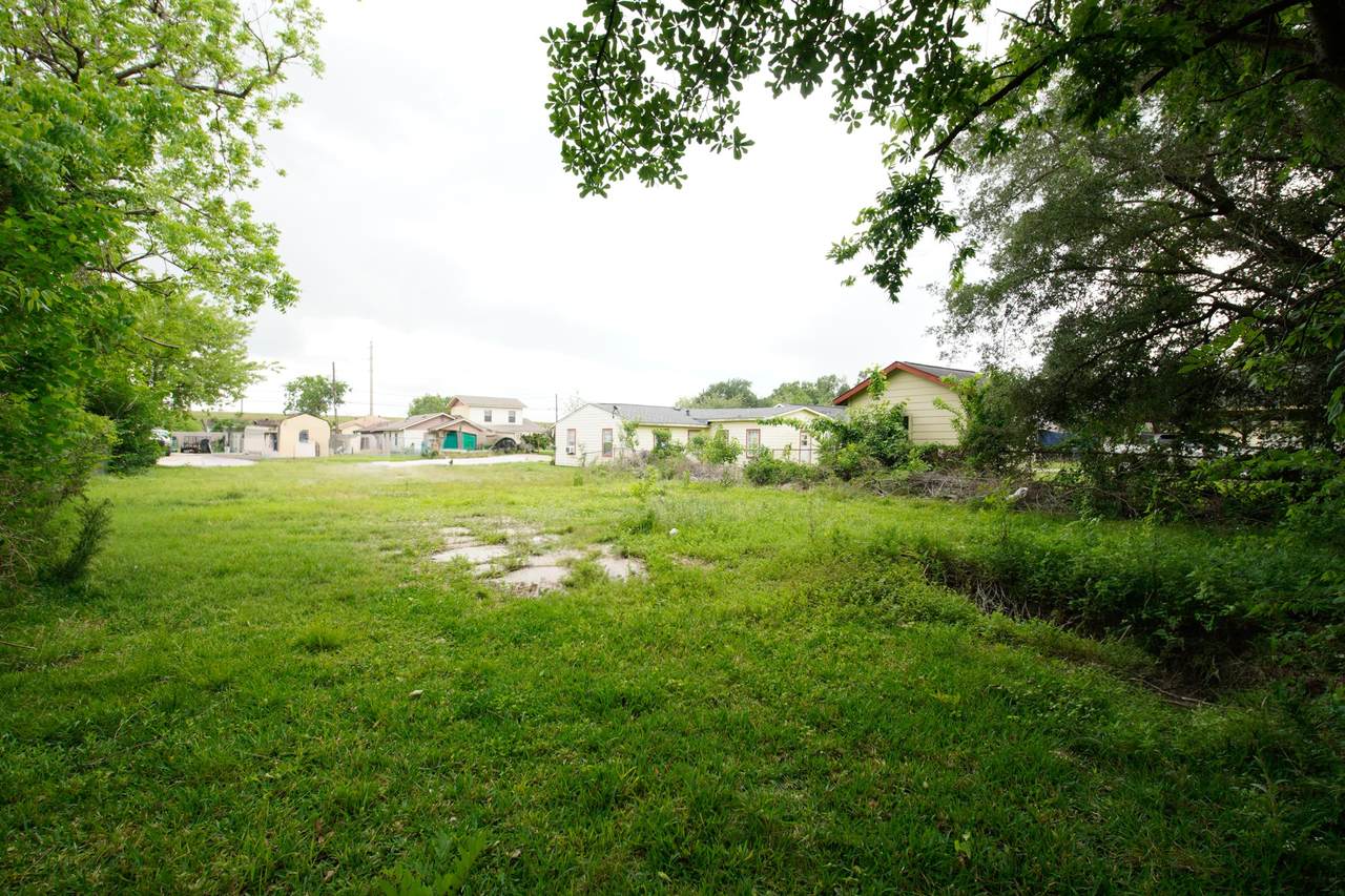 10225 Fairfax Street - Photo 1