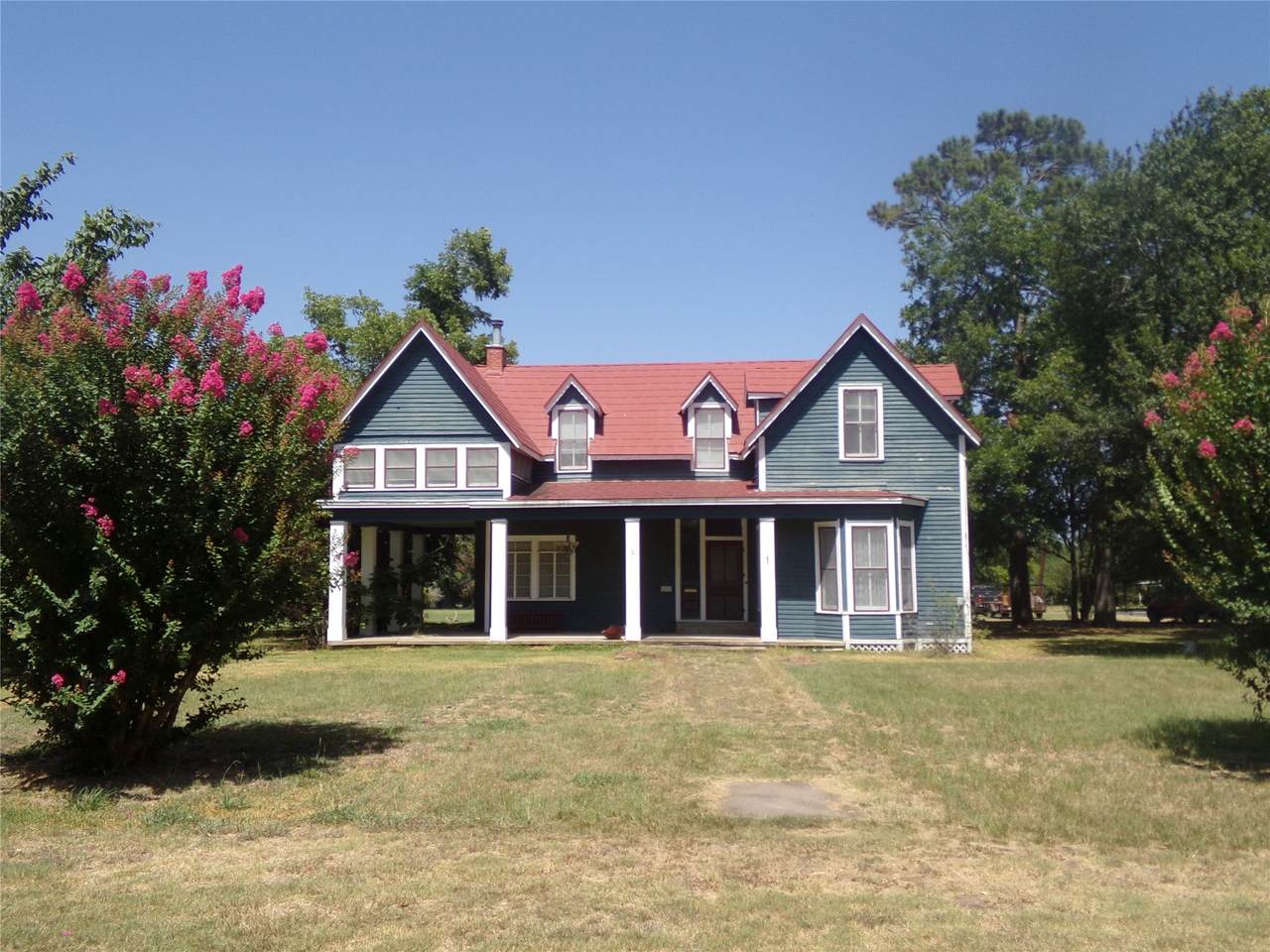 300 Summit Street - Photo 1