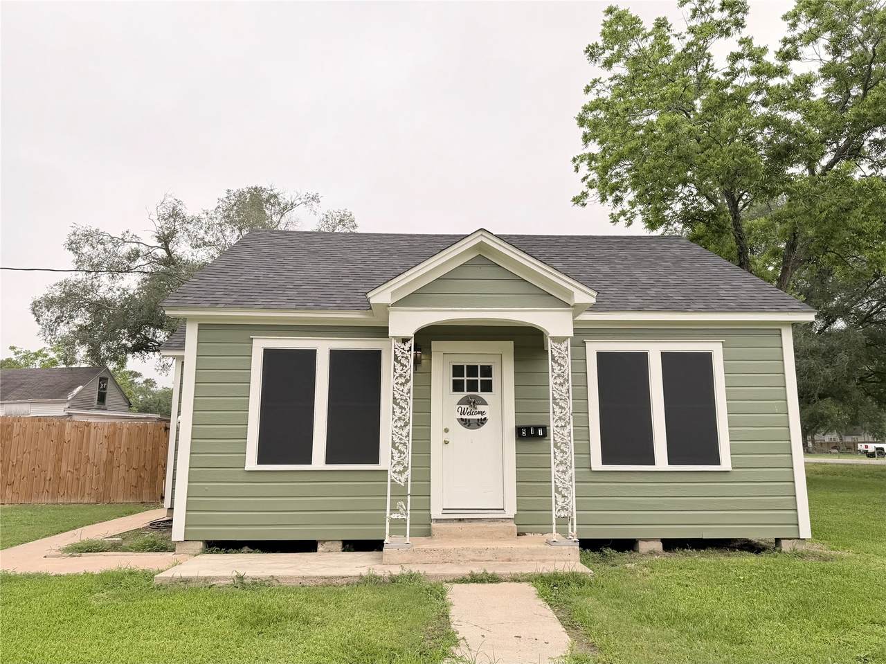 515 E Correll - Photo 1