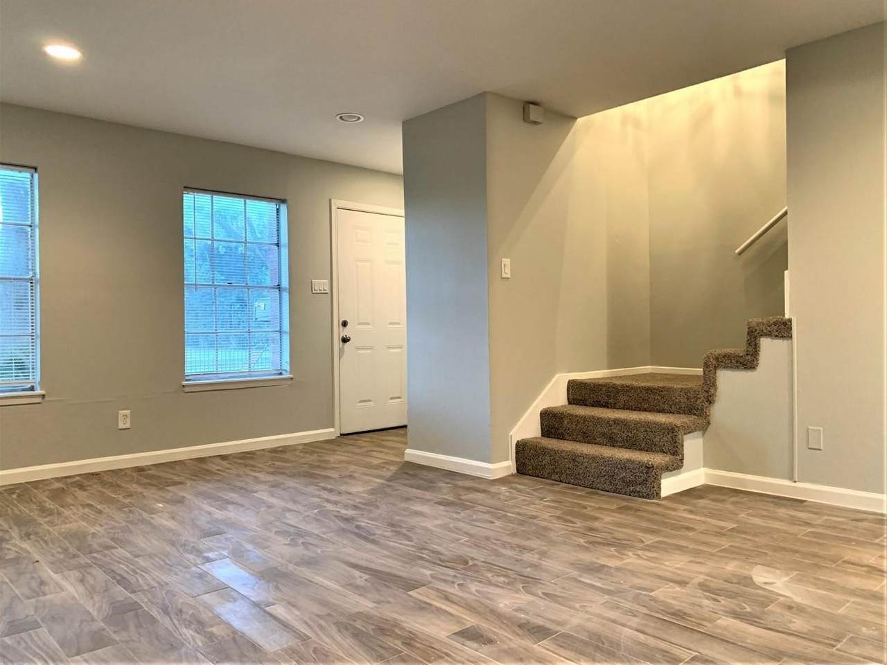 10004 Westview - Photo 1