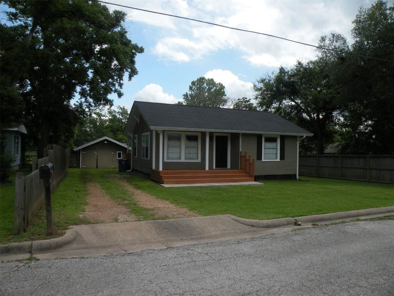 319 Hunt Street - Photo 1