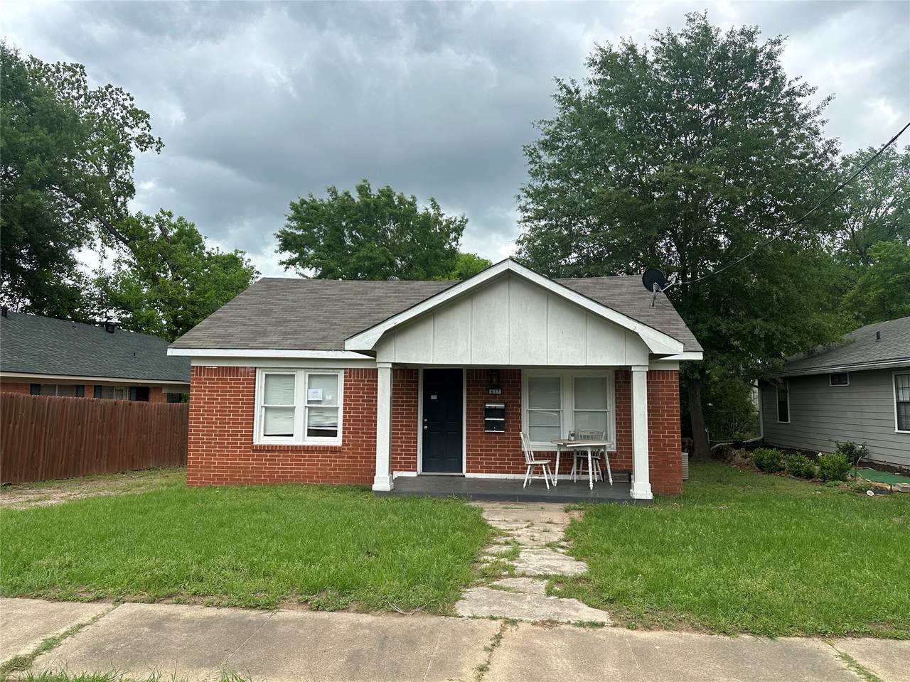 617 Trinity St - Photo 1