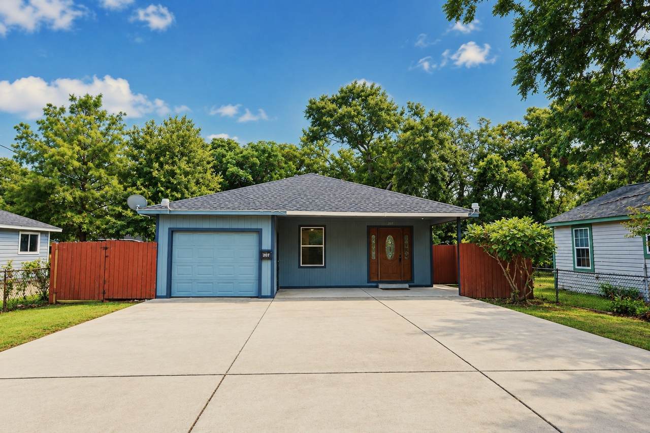 207 Smith Street - Photo 1