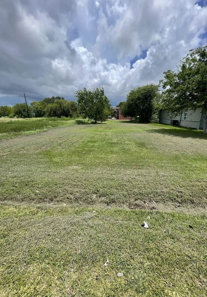 610 6th Street - Photo 1