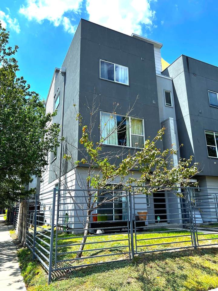 1524 Blodgett Street - Photo 1