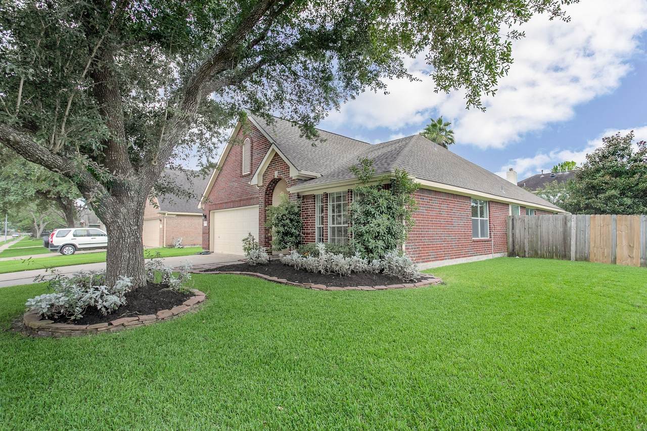 1828 Barretts Glen Drive - Photo 1