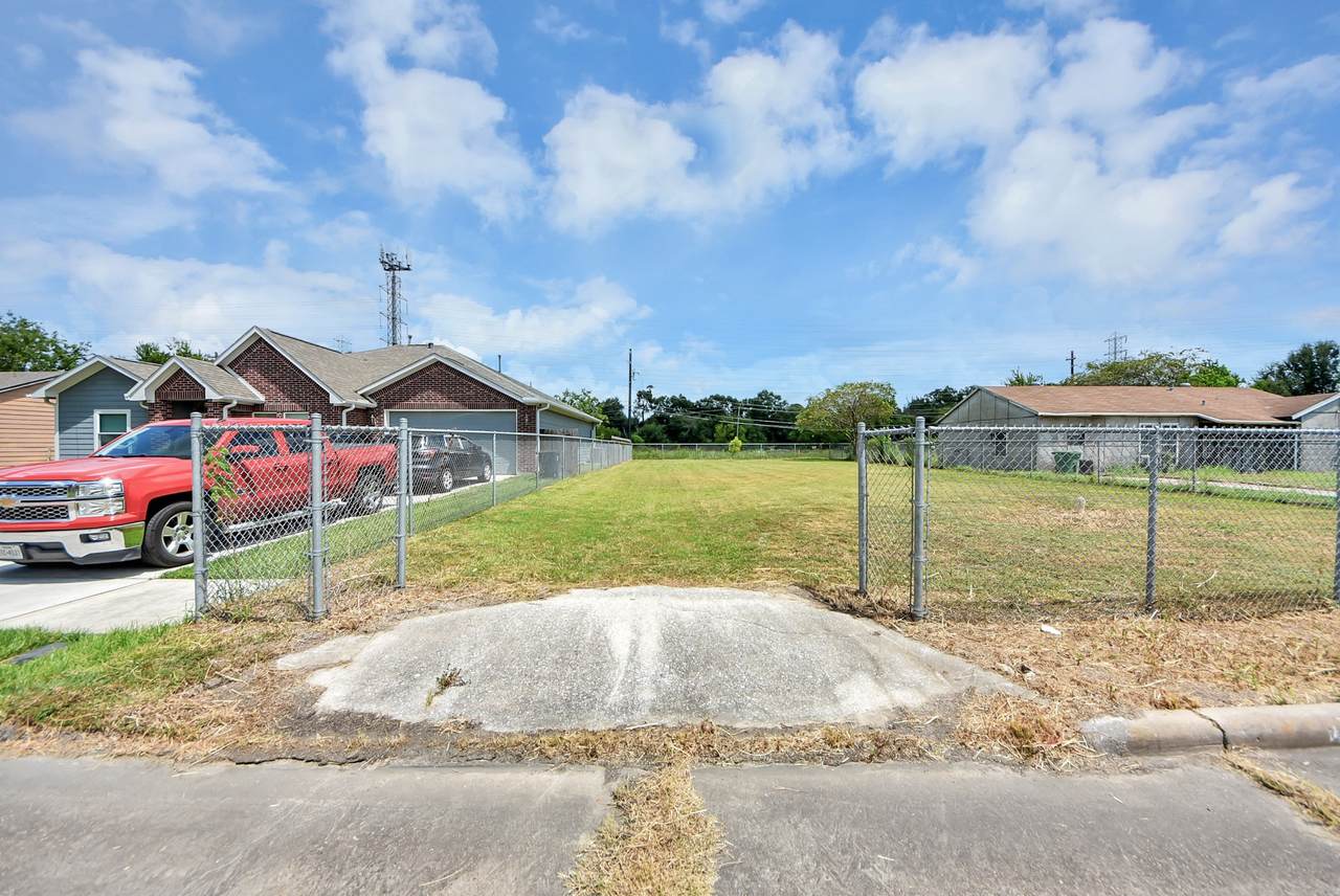 5743 Rue Street - Photo 1