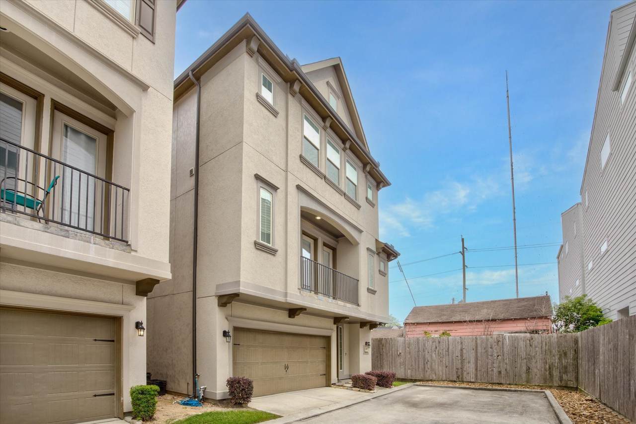 430 Live Oak Street - Photo 1