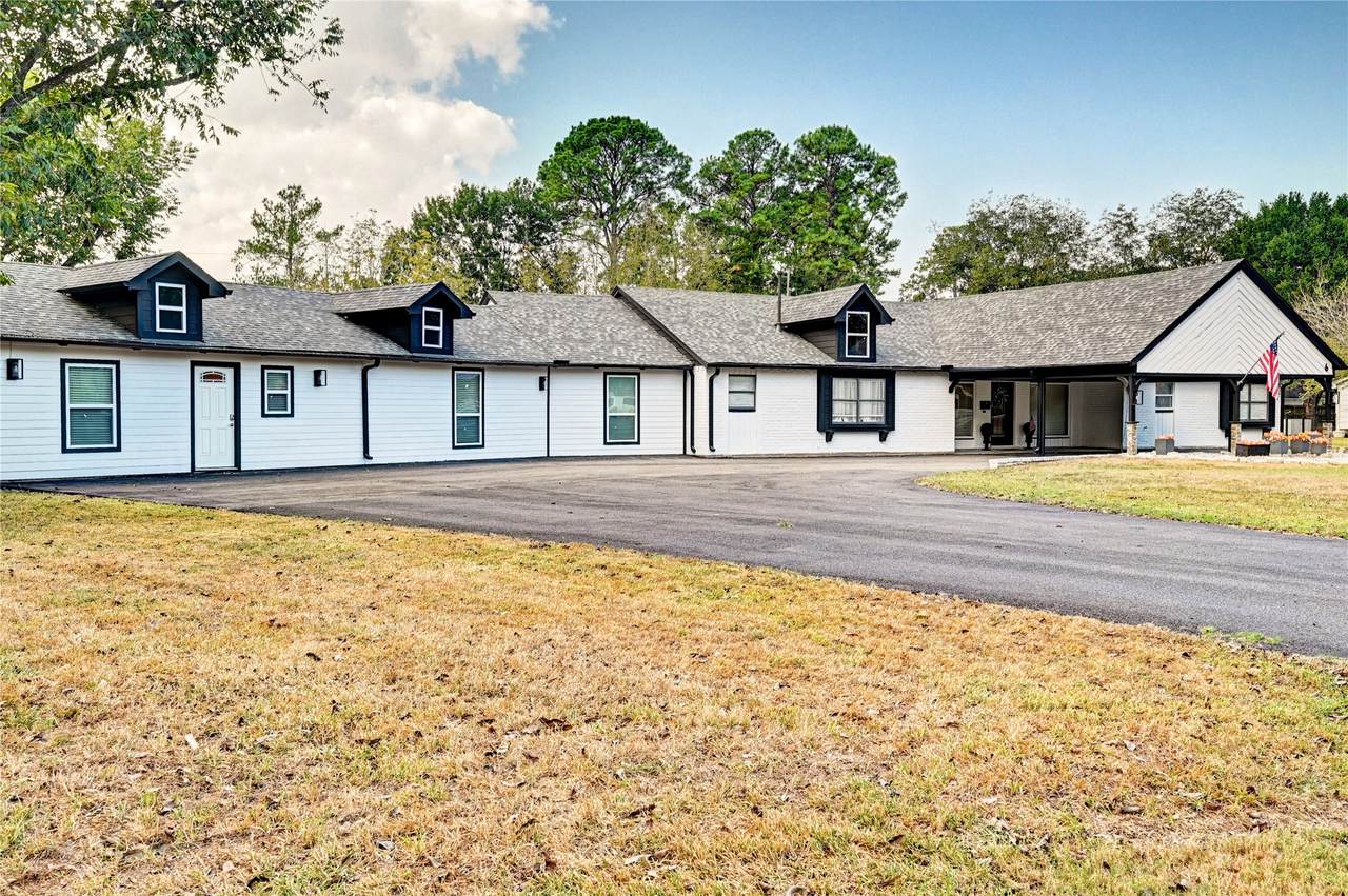 6 Oak Hollow Circle - Photo 1