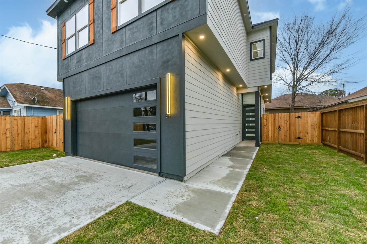 613 Melbourne Street - Photo 1