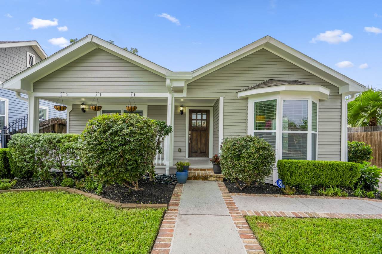 829 27th Street - Photo 1