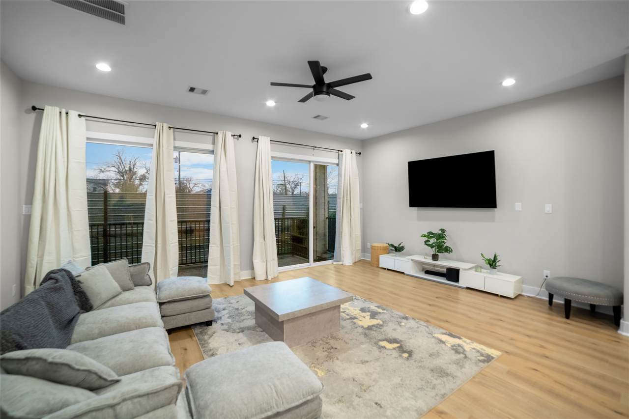 410 41st Street - Photo 1