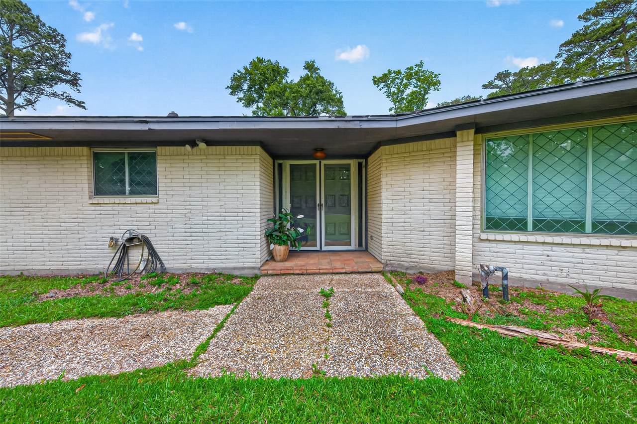 1701 Mistletoe Lane - Photo 1