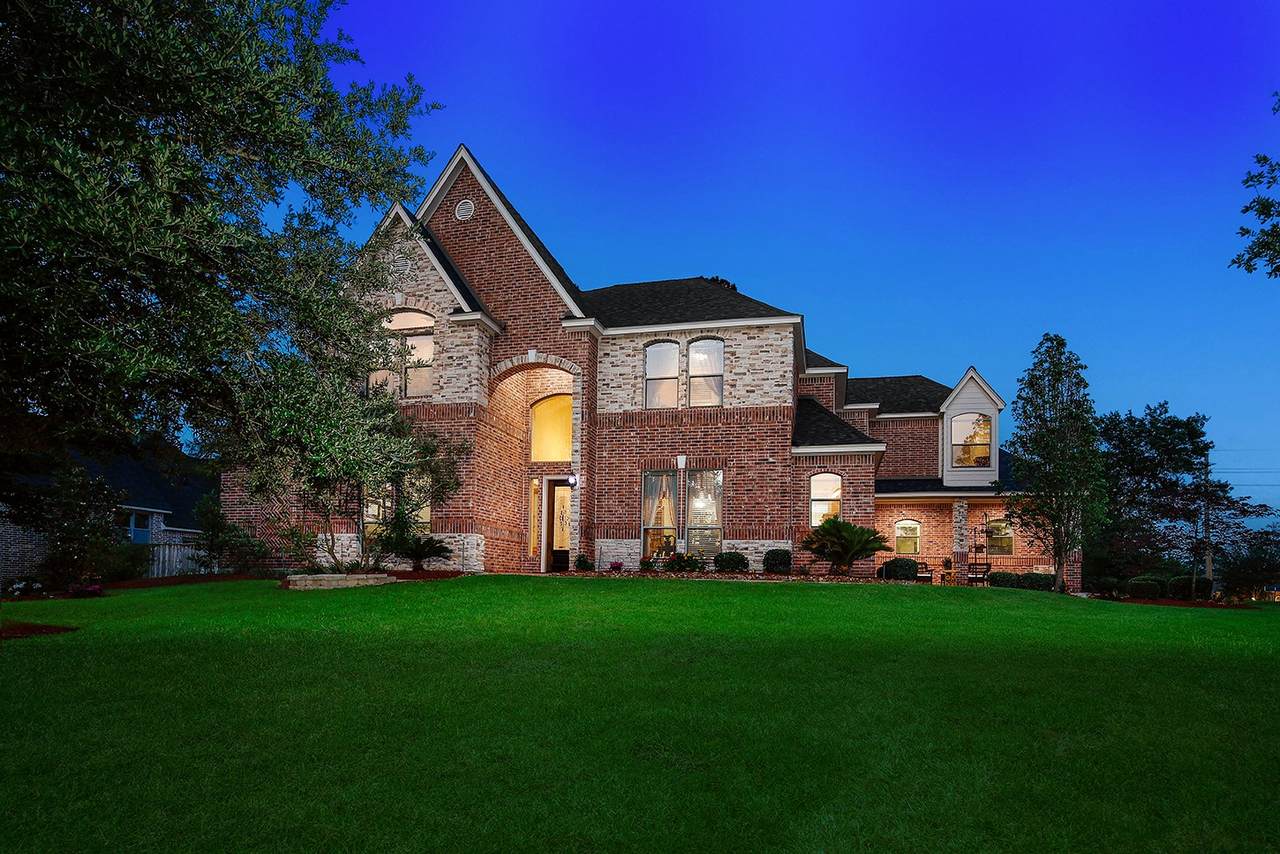 7916 Wooded Way Drive - Photo 1