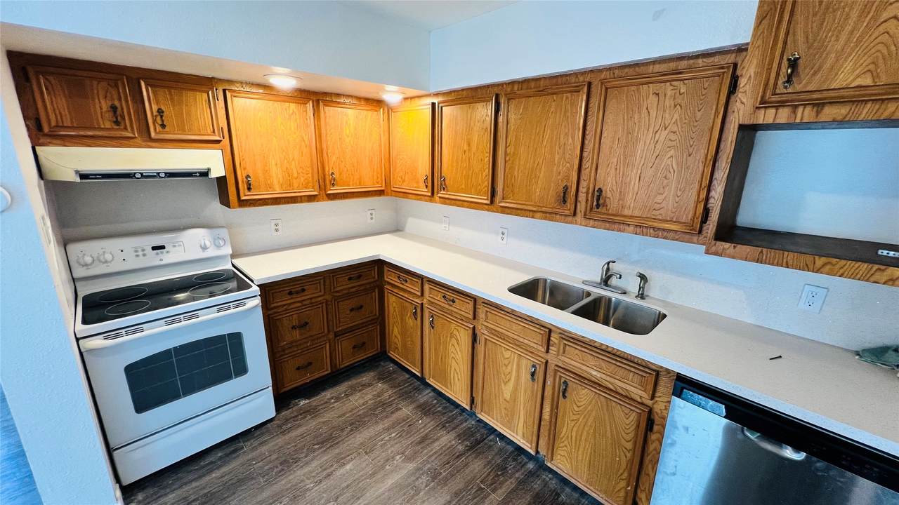 706 Rockdale Road - Photo 1