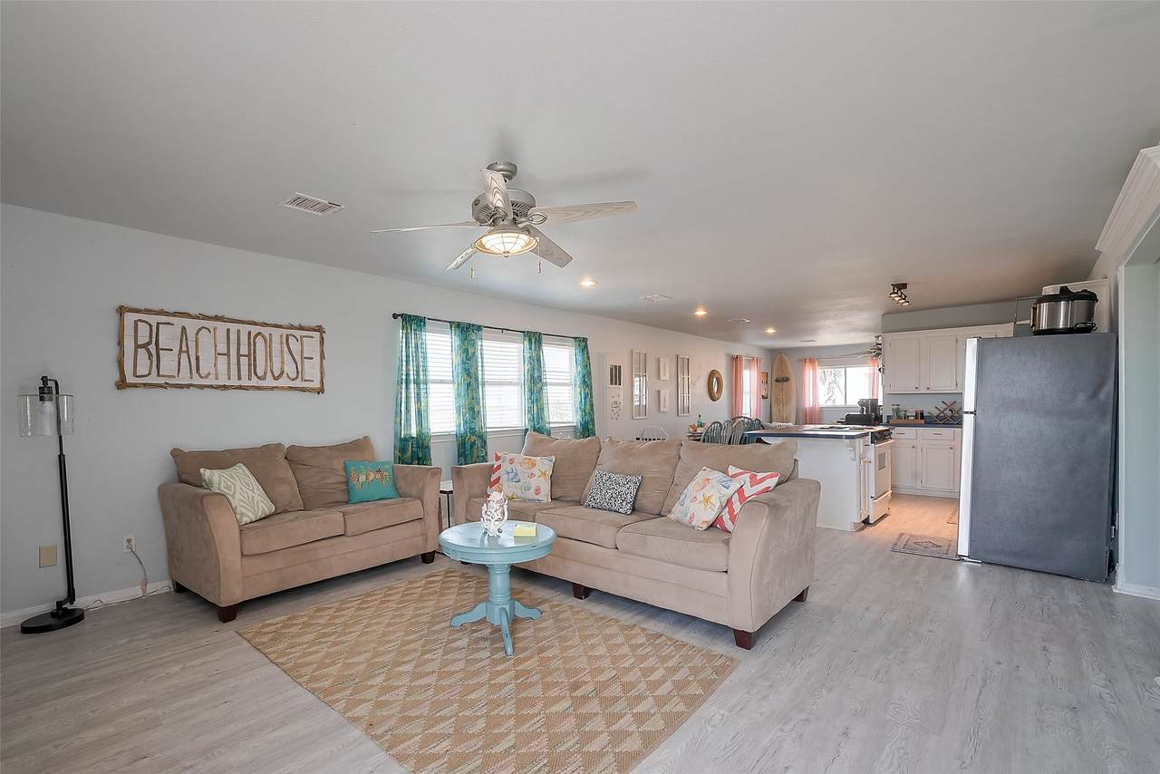 510 Oyster Street - Photo 1