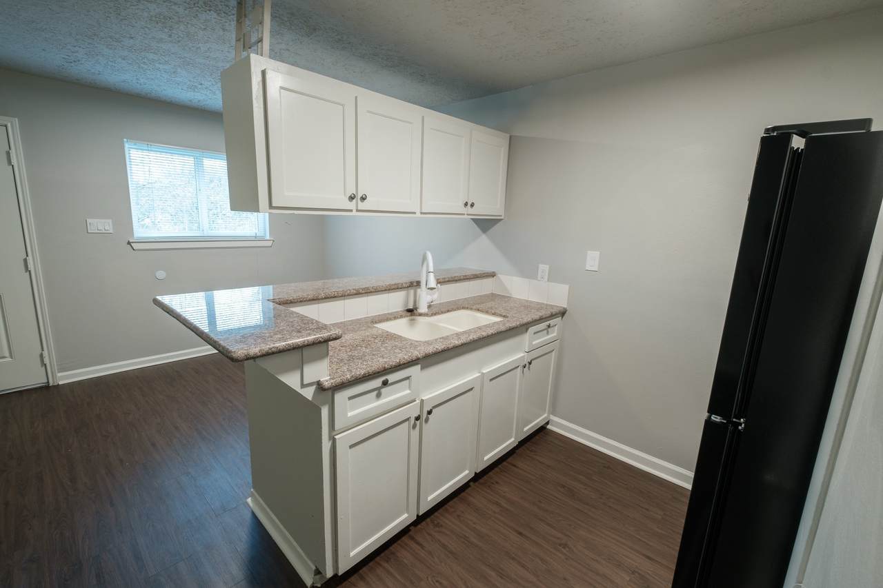 6519 Sloan St - Photo 1