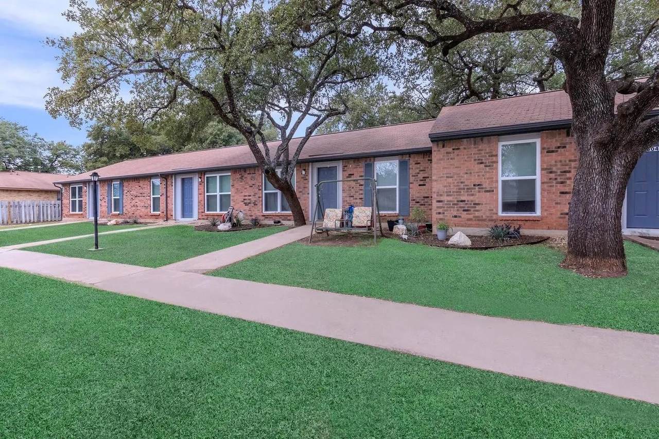 900 Westwood Dr - Photo 1