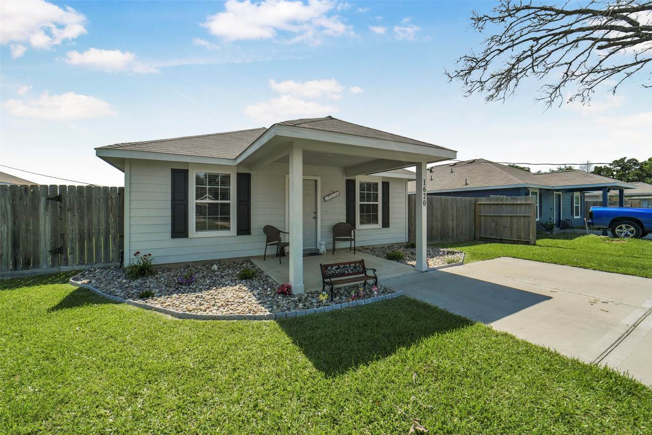 1620 23rd Street - Photo 1