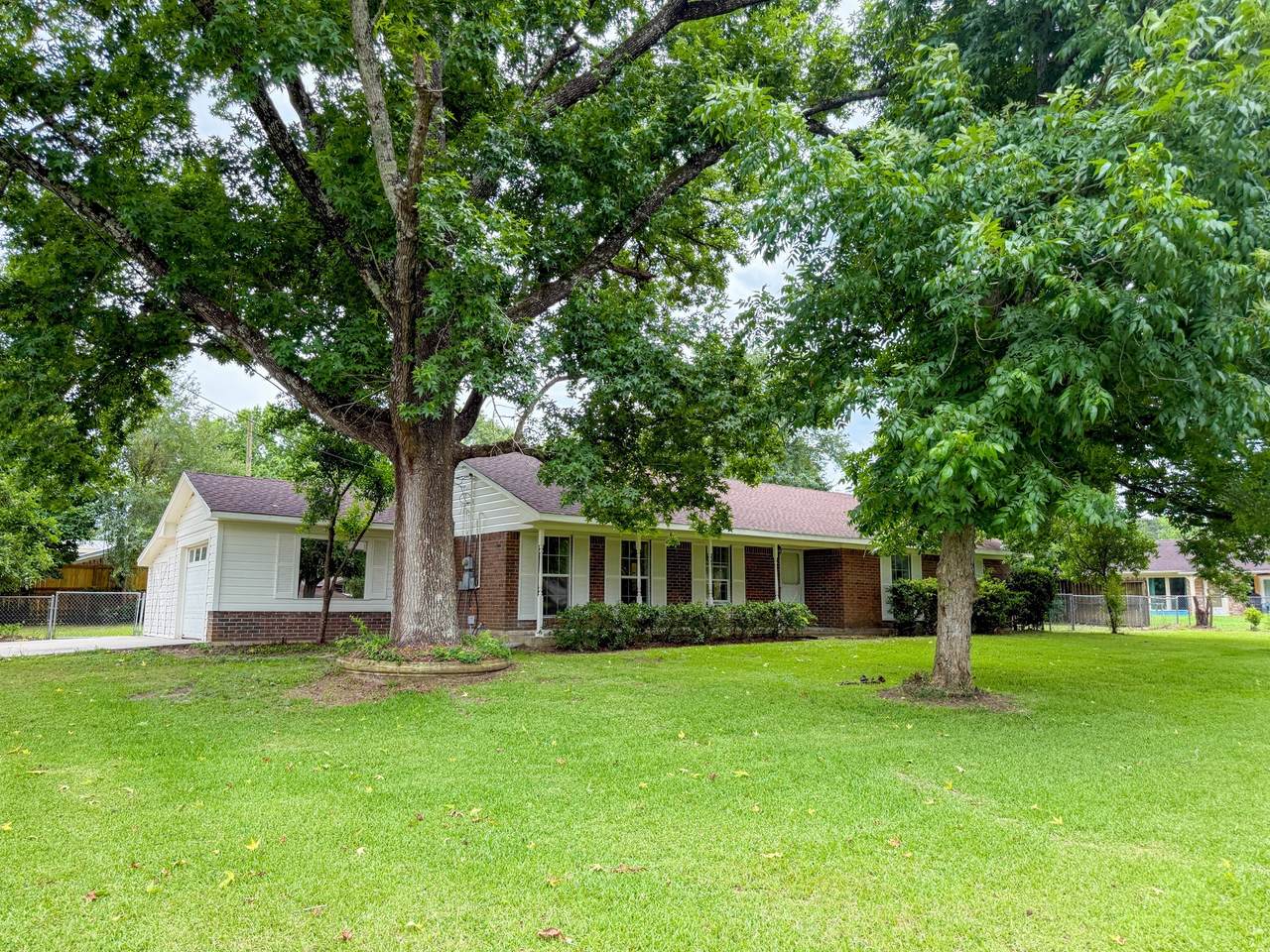 20 Woods Lane - Photo 1
