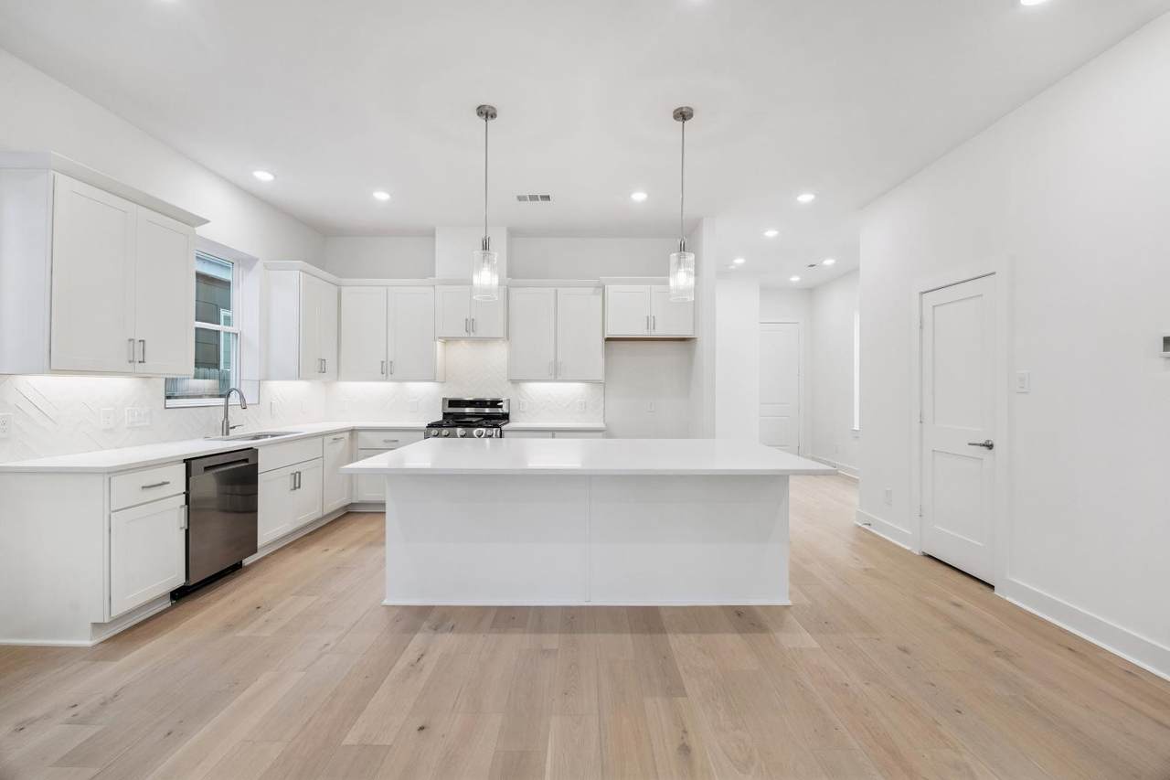 1321 Alexander Street - Photo 1