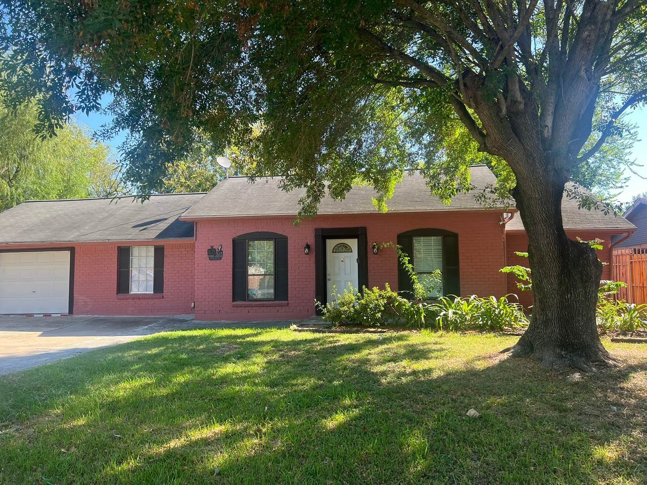 9314 Valley Stream Street - Photo 1