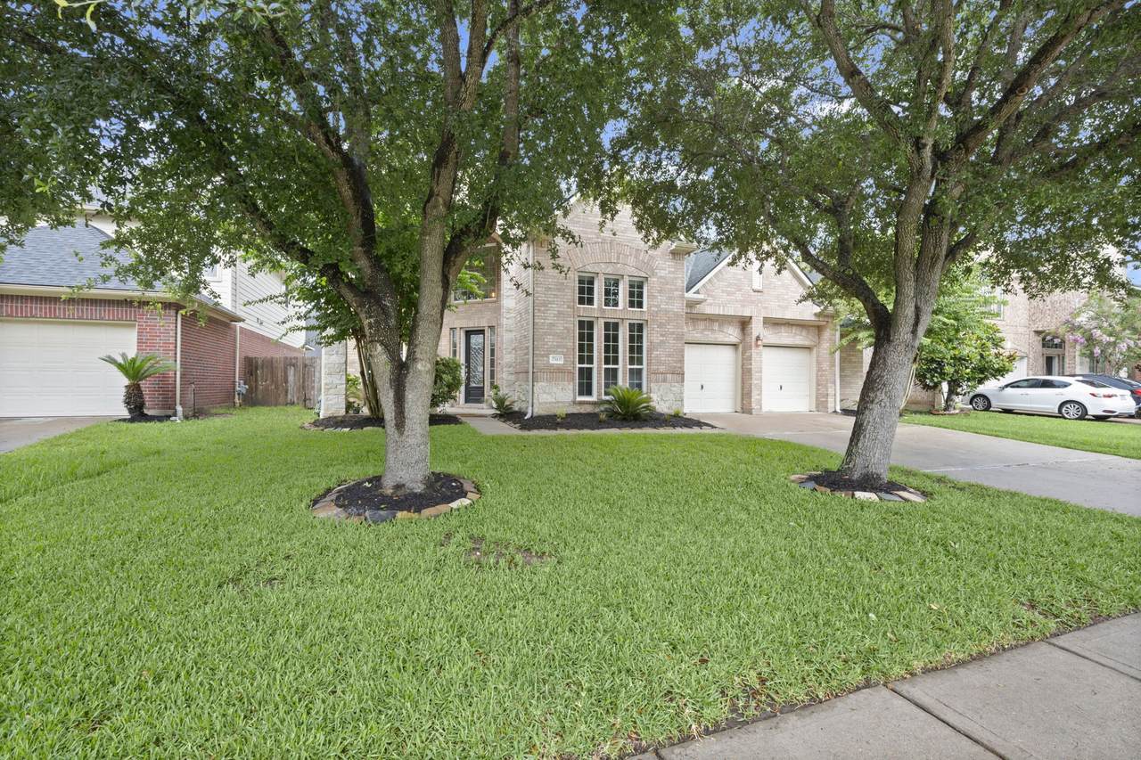 7515 Crescent Lake Court - Photo 1