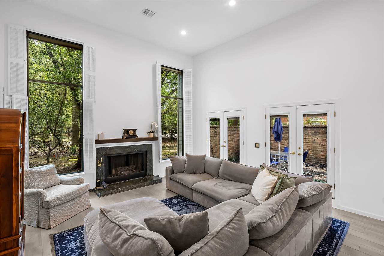 208 Sugarberry Circle - Photo 1