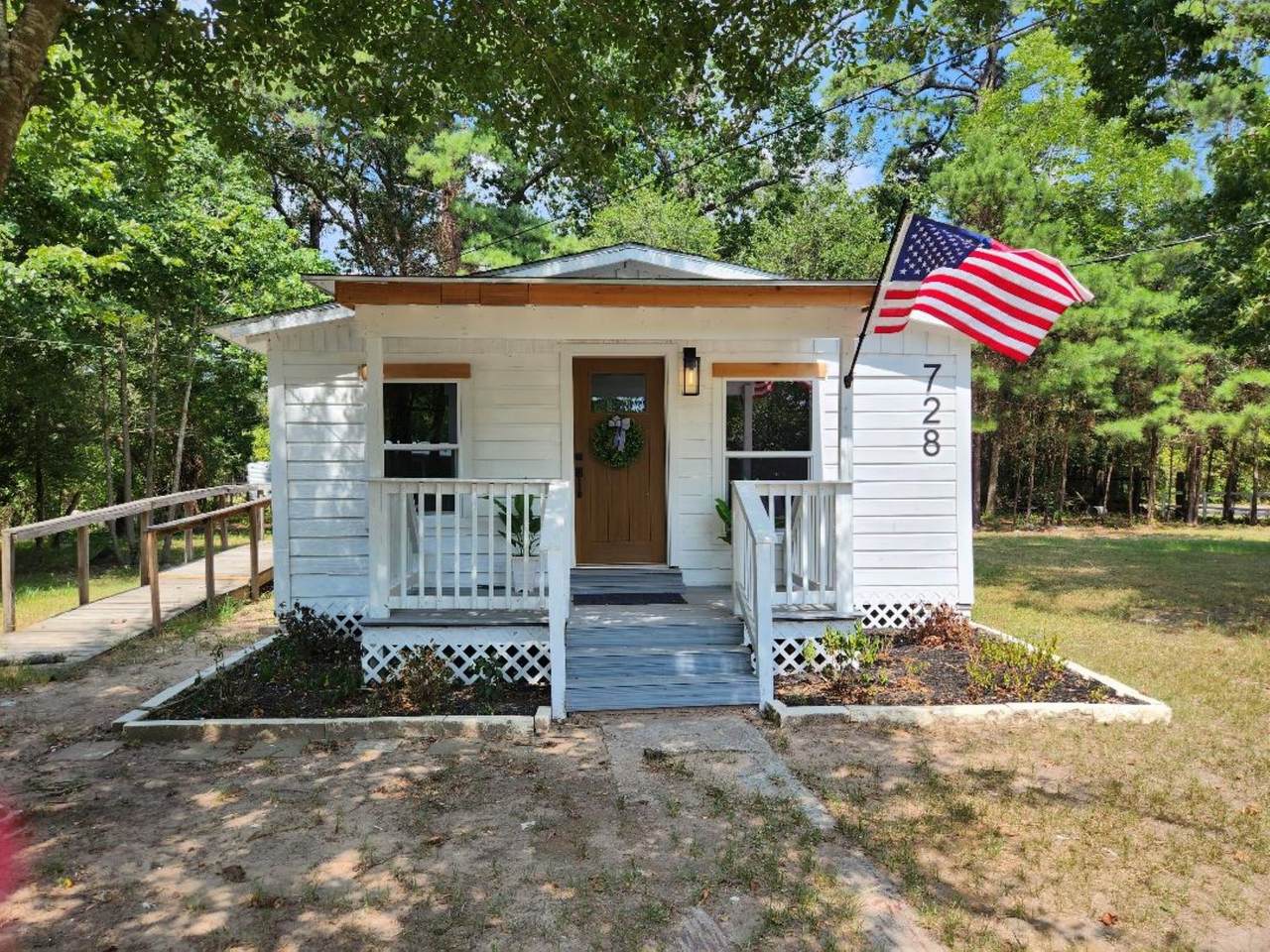 728 Hudson Road - Photo 1