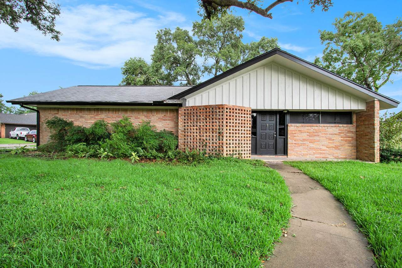 1742 Glenview Drive - Photo 1