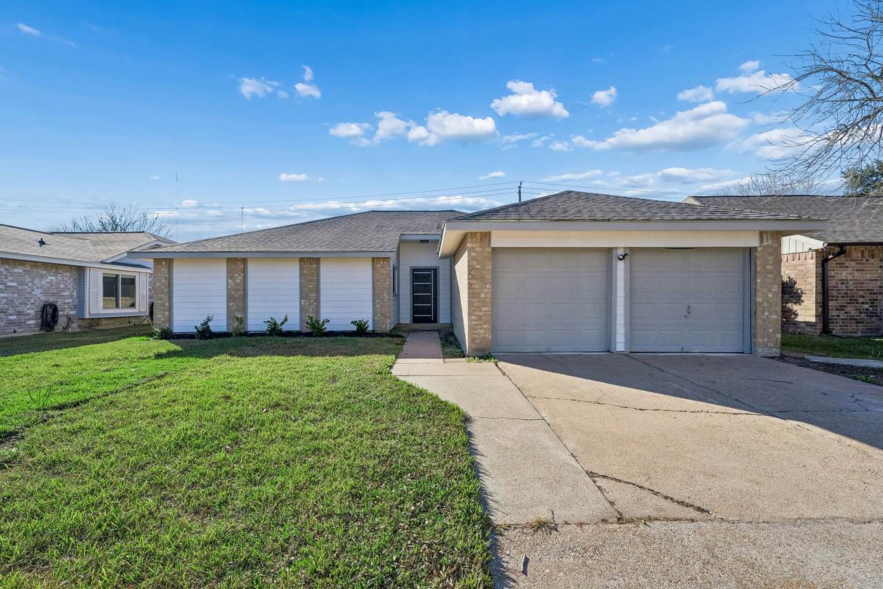 1419 Fieldstone Drive - Photo 1