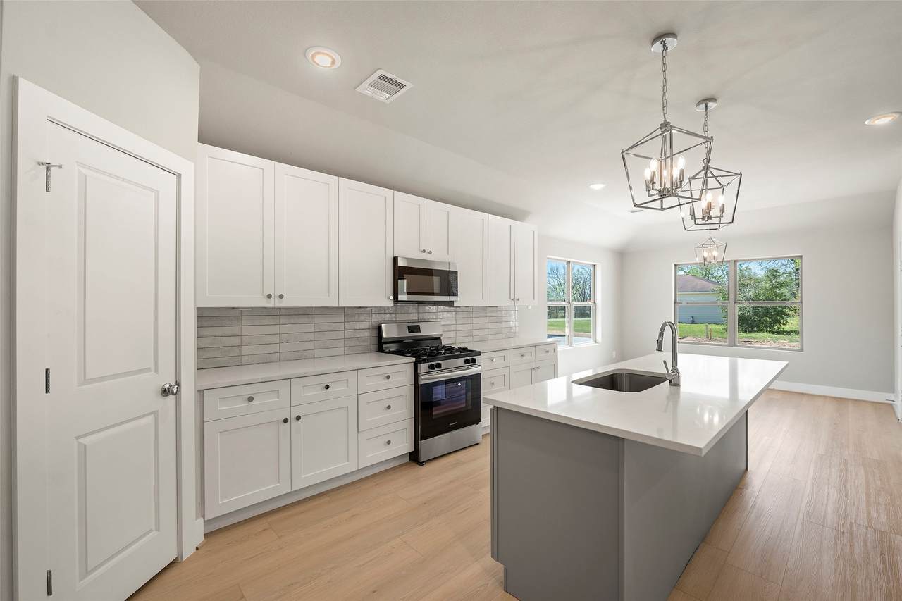 2835 14th St - Photo 1
