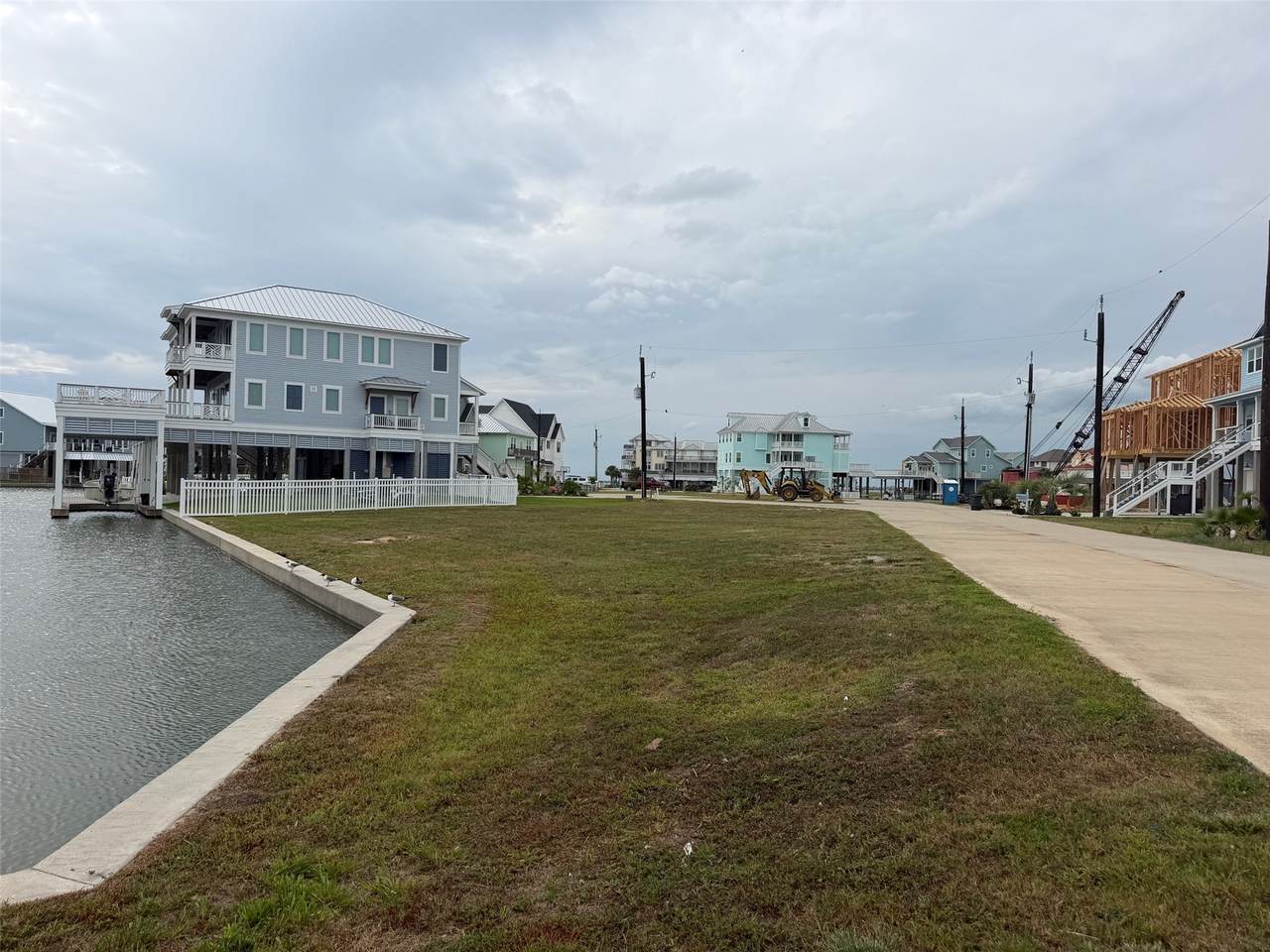 411 Neptune Circle - Photo 1