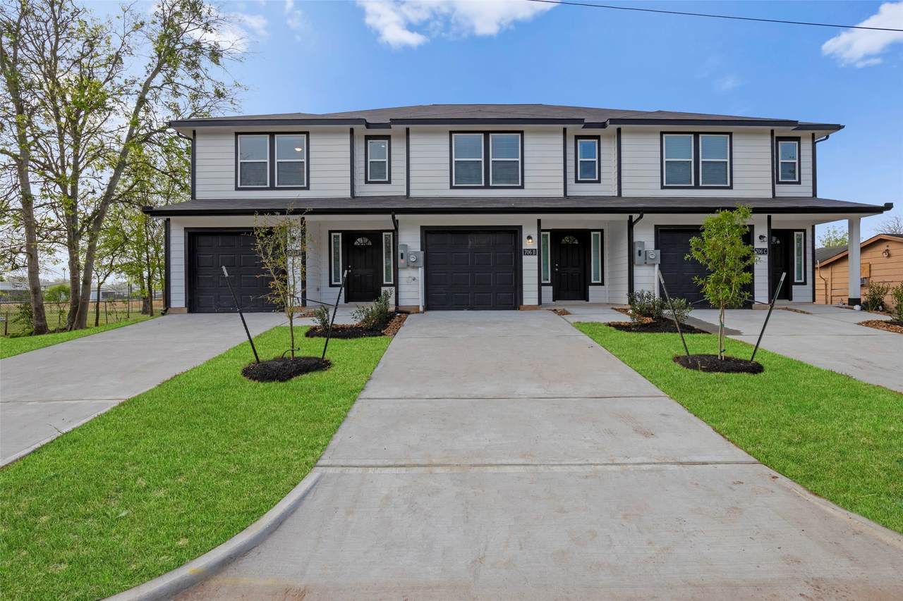 706 Universal Street - Photo 1