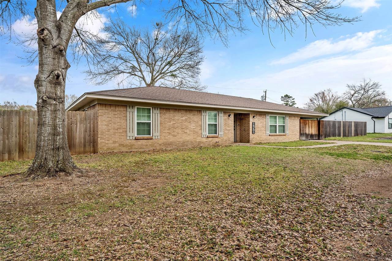 956 Faircrest Drive - Photo 1