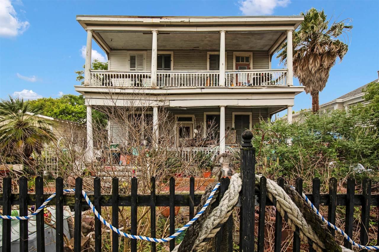 916 Sealy Street - Photo 1