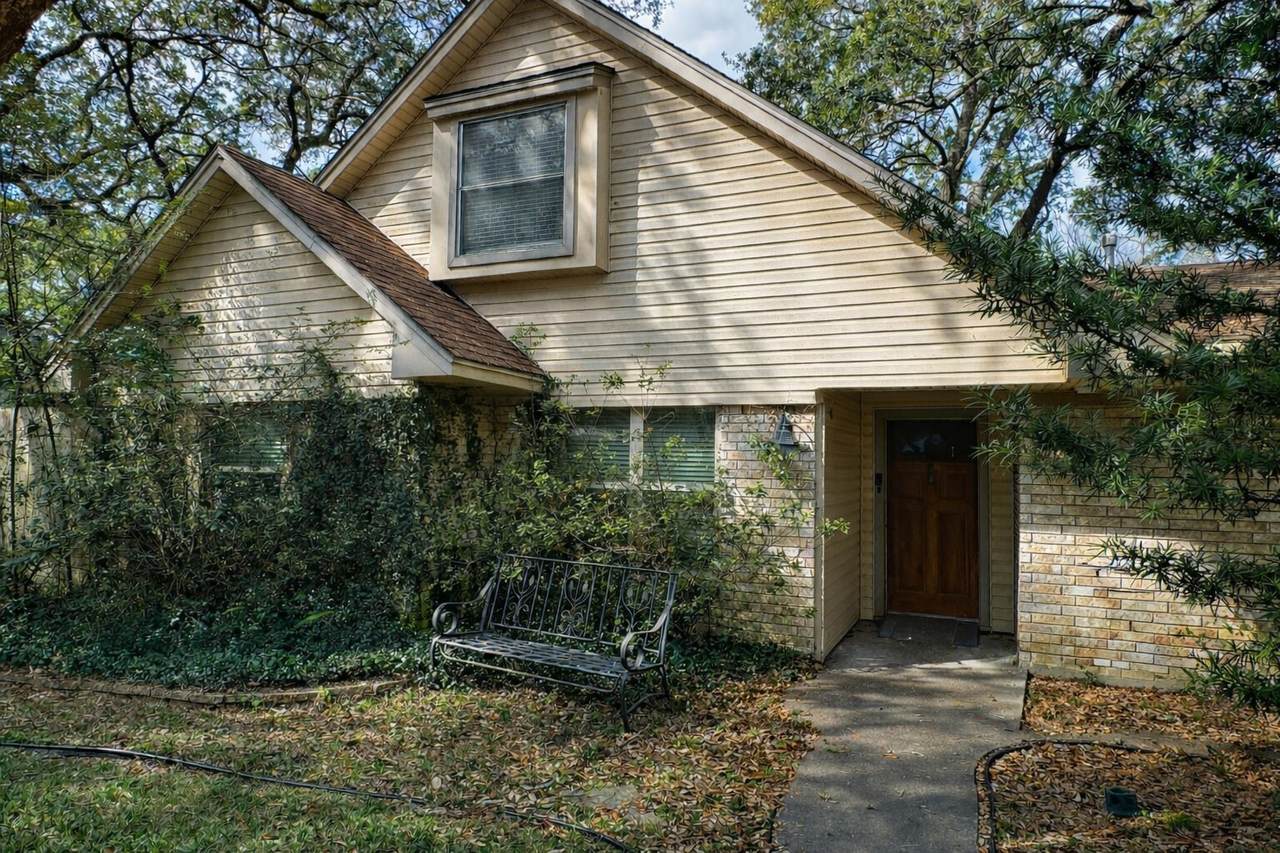 202 Hardy Street - Photo 1